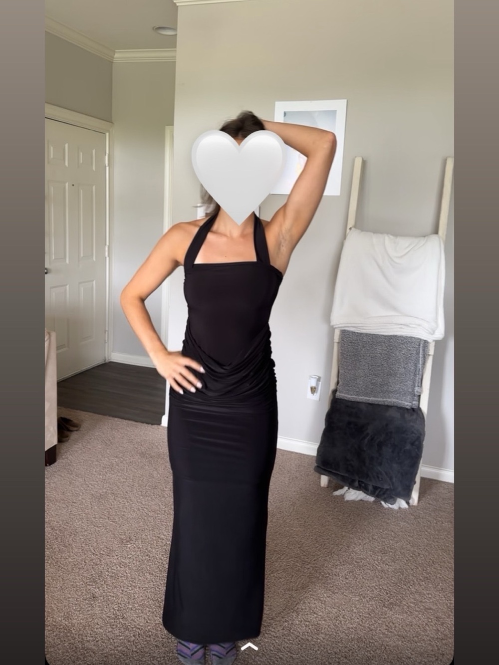 PrettyLittleThing Black Ruched Maxi Dress - Picture 4 of 4